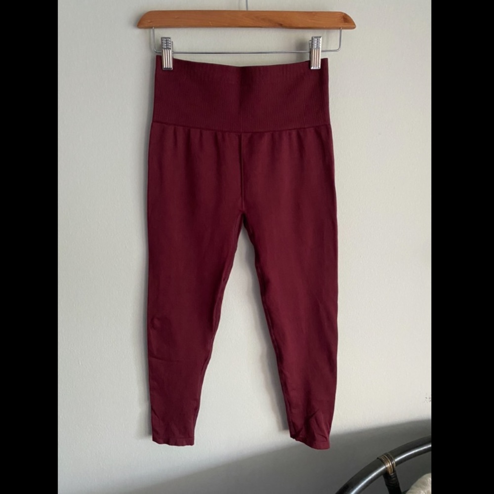 Maroon Fabletics Seamless Crop Legging